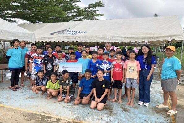 บางกอกแอร์เวย์ส จับมือสมาคมกีฬาทางน้ำฯ ในโครงการ ‘ลอยน้ำได้ ว่ายน้ำเป็น’สร้างทักษะความปลอดภัยทางน้ำแก่นักเรียนในจ.สุโขทัย”