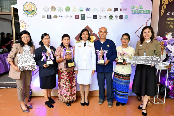 เนสท์เล่สนับสนุนการประกวดสุดยอดกาแฟไทย ร่วมแสดงความยินดีกับเกษตรกรผู้ชนะการประกวดสวนกาแฟที่ยั่งยืน