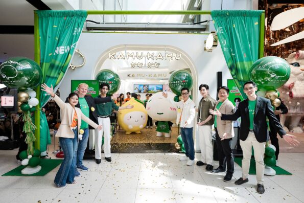 คามุ คามุ รีแบรนด์ครั้งใหญ่ในรอบ 14 ปี ท้าชิงส่วนแบ่งตลาดชานม-กาแฟ ดันแบรนด์ไทยเข้าถึงคนรุ่นใหม่ ชูจุดแข็ง “คุณภาพ ความสดใหม่ ในราคาเข้าถึงได้” เปิดตัวแฟลกชิปสโตร์และมาสคอต “น้องคามุ” และ “น้องเลม่อน” เป็นครั้งแรก ตั้งเป้าโต 10% ขยายครบ 300 สาขาใน 3 ปี