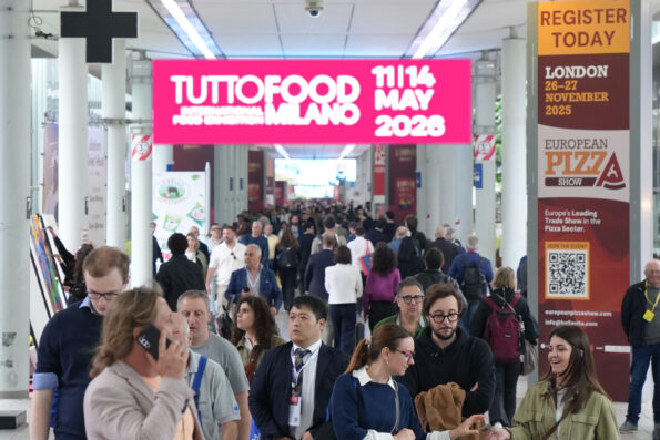 TUTTOFOOD 2026 เตรียมต้อนรับผู้เข้าชมกว่า 100,000 ราย ณ ใจกลางมิลาน สร้างหมุดหมายใหม่ของการรวมตัวทางธุรกิจและอาหารจากทั่วโลก คาดจำนวนผู้เข้าร่วมงานเพิ่มขึ้น 15–20% โดยผู้แสดงสินค้ากว่า 80% ยืนยันเข้าร่วมแล้ว และ 30% เป็นผู้ประกอบการต่างชาติ ครอบคลุมกว่า 70 ประเทศ มิลาน ประเทศอิตาลี
