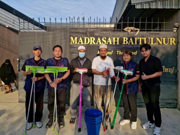 ออมสิน เดินหน้าฟื้นฟูหาดใหญ่ต่อเนื่อง เก็บกวาด–เช็ดล้าง ชุมชน โรงเรียน วัด และมัสยิด ตลอดจนพื้นที่สาธารณะ เร่งคืนสภาพหลังน้ำลด