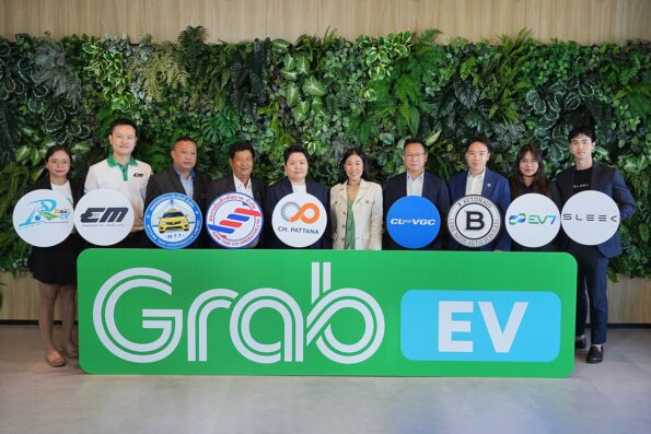 แกร็บ เผยยอดคนขับใช้ EV ทะลุ 3 หมื่นคัน เร่งเครื่องโครงการ Grab EV ฝ่าวิกฤตน้ำมันพุ่ง ผนึก 9 พันธมิตรใหม่เพิ่มทางเลือก ‘เช่า-ผ่อน’ ลดต้นทุนคนขับ
