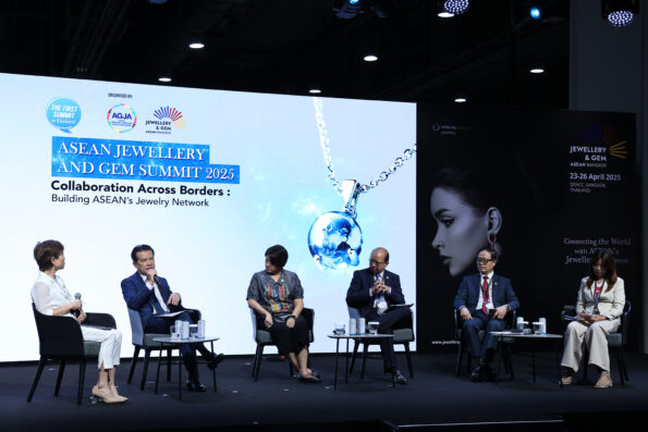 ส่องไฮไลต์ JGAB 2026 ปรากฏการณ์เหนือระดับแห่งอุตสาหกรรมอัญมณีอาเซียน ใจกลางกรุงเทพฯ 22-25 เม.ย. 69 นี้ ณ ศูนย์สิริกิติ์ฯ