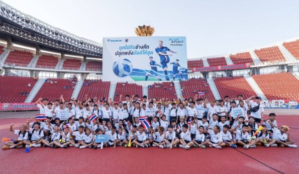 ไดกิ้นสรุปแคมเปญ “We Cheer We Care เชียร์ไทย ใส่ใจโลก” รวมพลังแฟนบอลไทย เก็บขวดรีไซเคิลกว่า 66,465 ขวด ส่งต่อแรงบันดาลใจสู่เยาวชนทั่วประเทศ