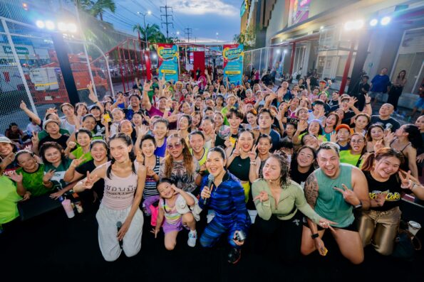 “ฮาย-อาภาพร” นำทีมชาวบางนาออกสเต็ปเชฟบ๊ะ ทั้งม่วนทั้งมันส์ ที่แอโรบิกหน้าโลตัส