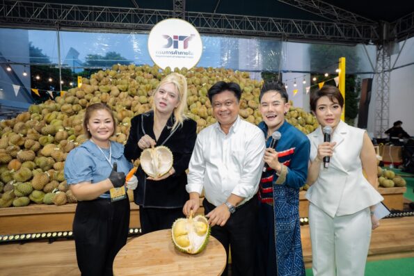 กรมการค้าภายในต่อยอดความสำเร็จงาน “Premium Durian Fest 2026”ยกทุเรียนคุณภาพ และผลไม้ไทยบุกสยามพารากอน ชวนคนไทยอุดหนุนช่วงโค้งสุดท้ายของฤดูกาลทุเรียนปีนี้
